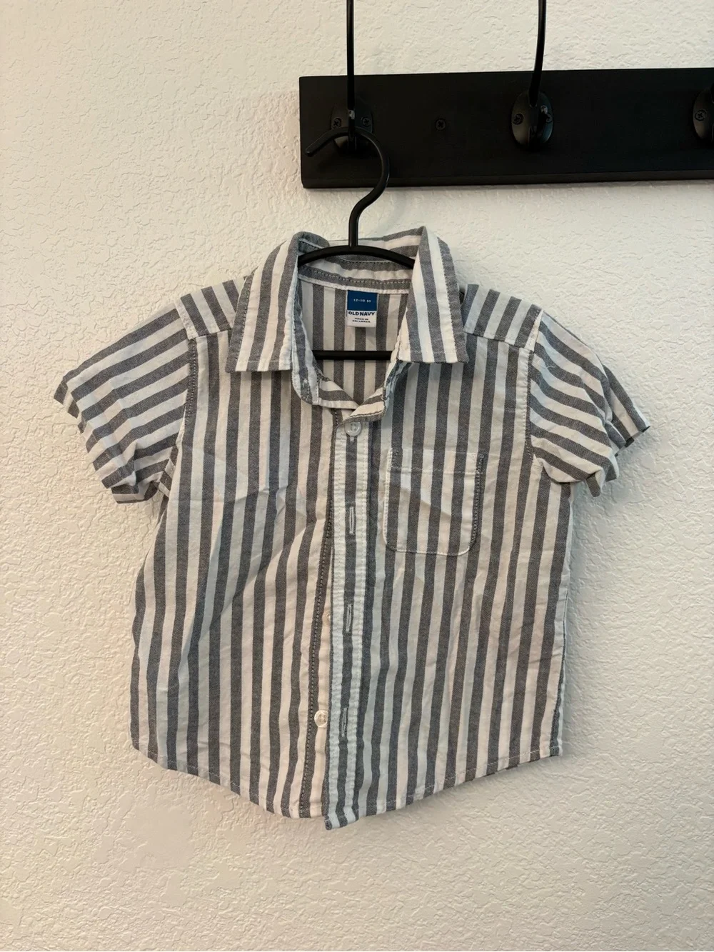 Old Navy Gray and White Striped Short-Sleeve Button-Down Shirt